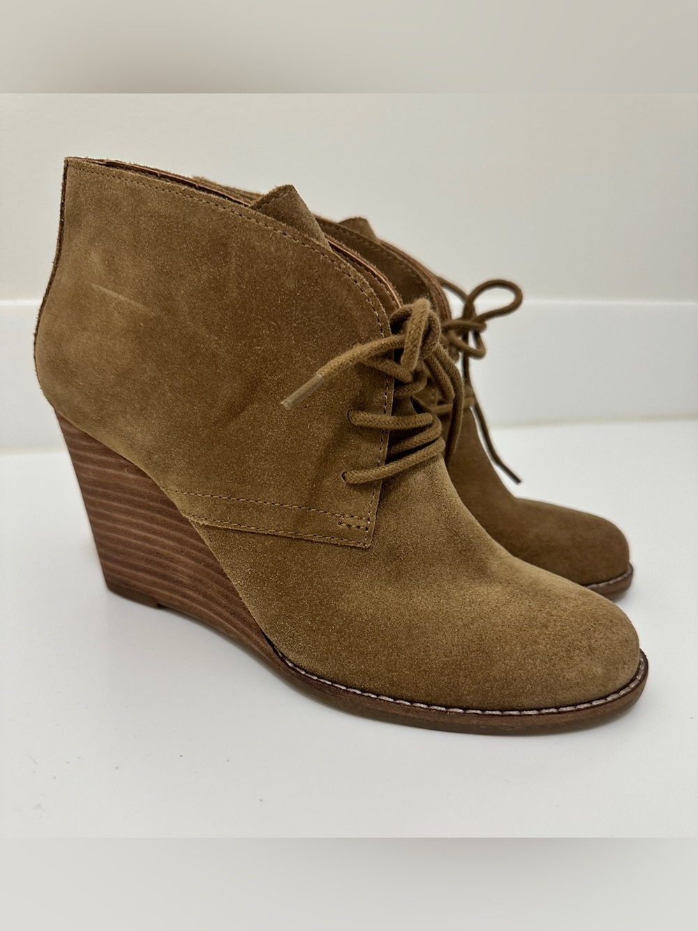 Lucky Brand Suede Lace-Up Wedge Booties in Tan Size 7